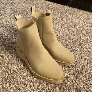 Nordstrom Tan Size 7.5 booties